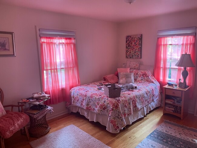 494 Kenwood Ave Unit B2R