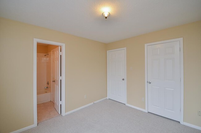 Building Photo - 139 Skycrest Dr