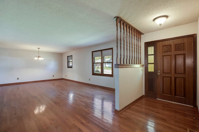 Photo - 702 W 6th Ave