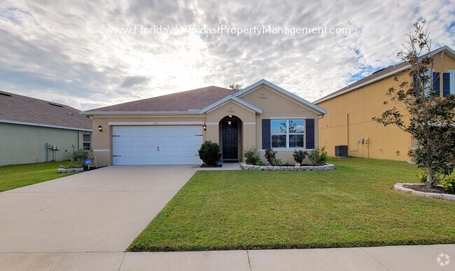 Building Photo - LOVELY 3 BEDROOM/2 BATH HOME WITH FENCED Y...