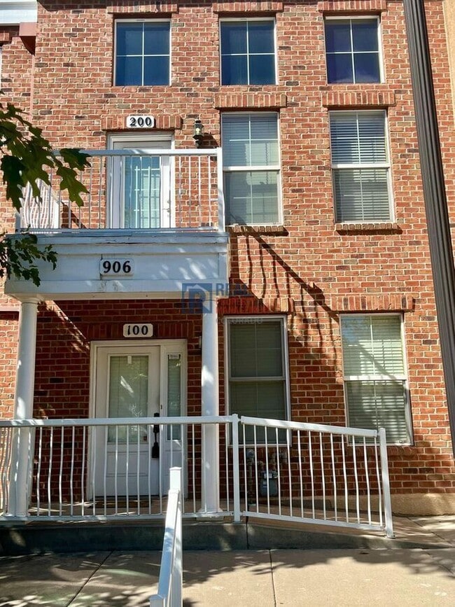 Building Photo - 906 S Weber St Rental