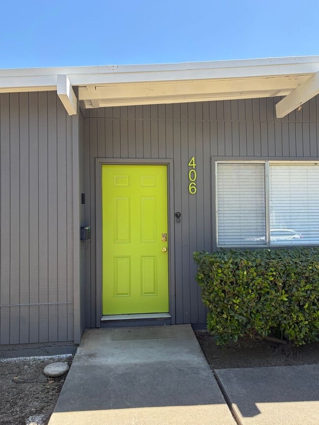 Photo - Halfplex in Central Davis