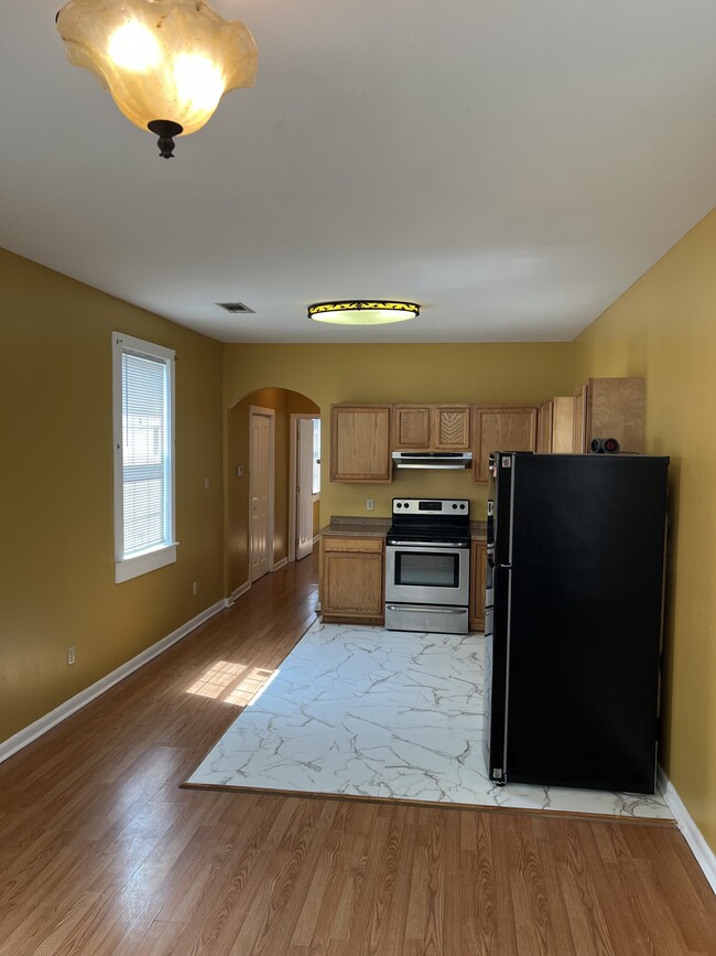 Photo - 2500 Clover St