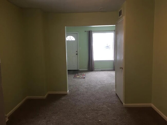 Photo - 1008 Tweed St