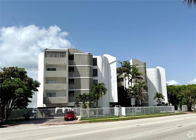 Building Photo - 2000 Biarritz Dr Unit 505 Rental