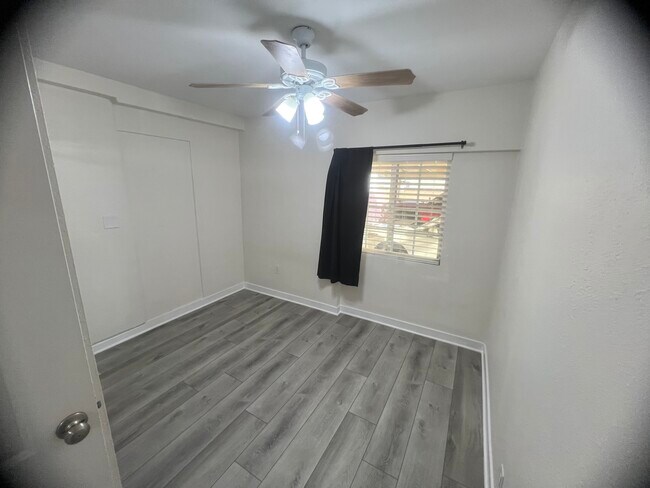 Bedroom - 2330 Sebring St Unidad B