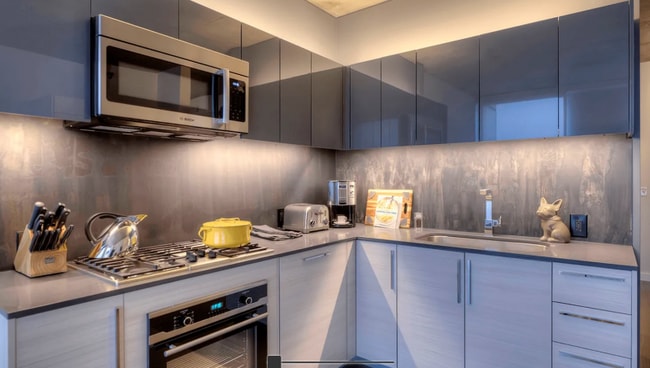 Photo - 620 W Division St