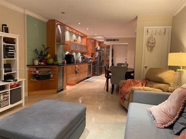 Photo - 5401 Collins Ave