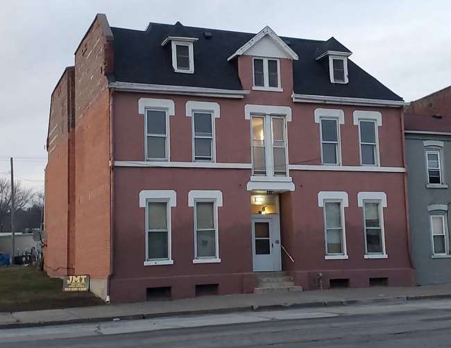 Building Photo - 710 W 3rd St Unit 3