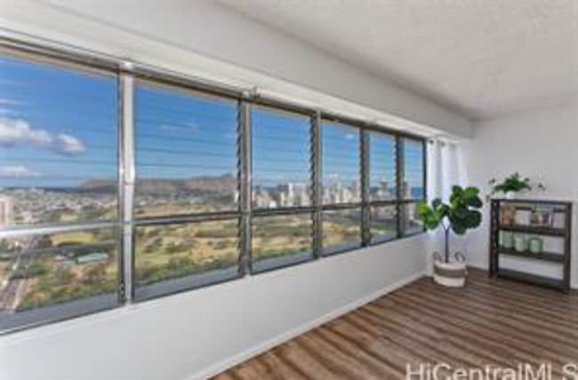 Building Photo - 37th Floor 2 Bed/ 2 Bath/ 1 Assigned parking Condo with views, A/C, Pool, & W/D in Unit 3701