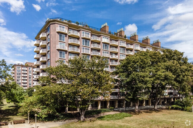 500 N St SW - Harbour Square