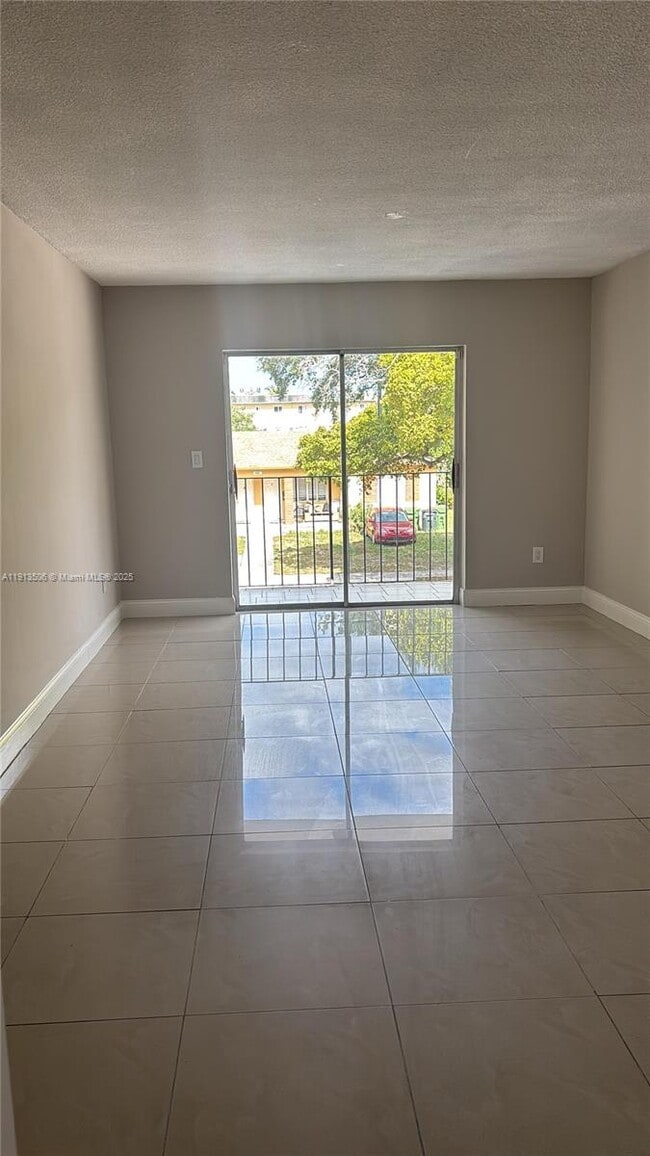 Building Photo - 13725 NE 6th Ave Unit 201