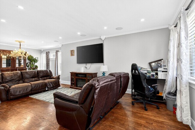 Photo - 139 Dalton St