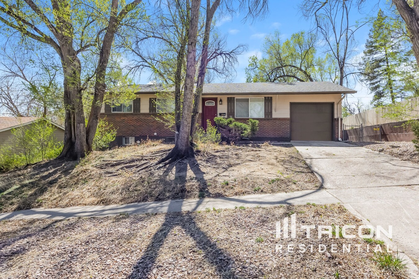 Photo - 1319 Rainier Dr House