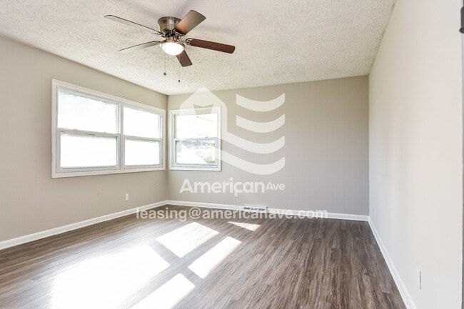 Photo - 537 Hemingway St