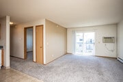 2BR, 1BA - 735 SF