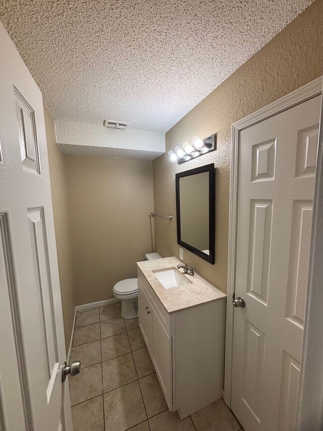 Photo - Large 2 bdrm/1.5 bath apt in Independence
