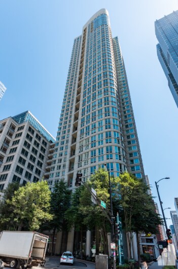 Building Photo - 345 N LaSalle St