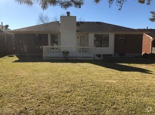 Building Photo - Beautifully Renovated 3 Bedroom 2 Bath Hou... Rental