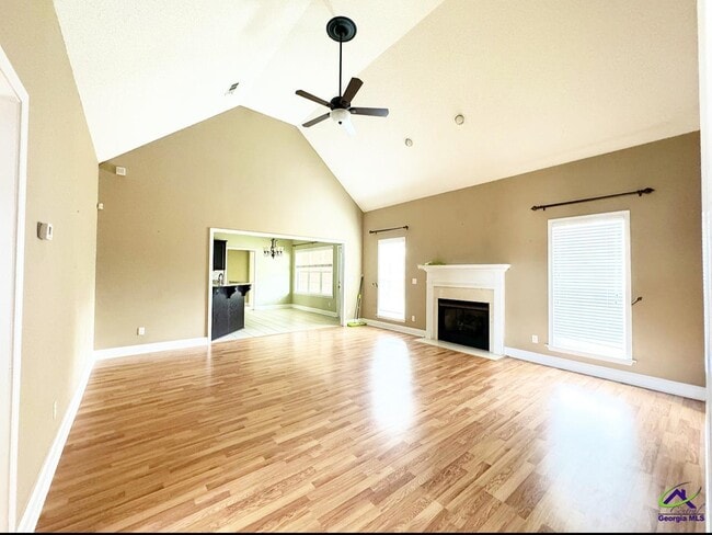Photo - 701 Victoria Cir