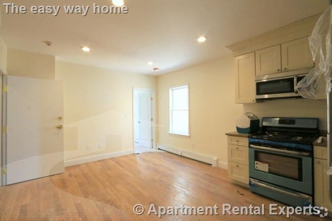 Building Photo - 220 Massachusetts Ave Unit 3 Rental