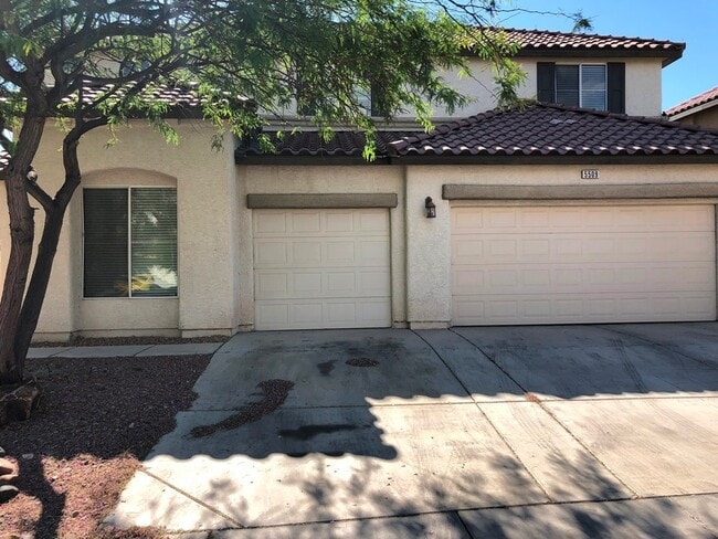Building Photo - Beautiful 5 Bed/3 Bath Home!
