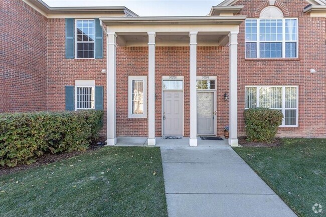 Building Photo - GORGEOUS COMMERCE TOWNSHIP 2 BED/2 BATH MO... Rental