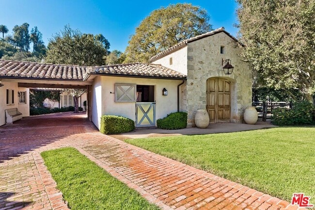 Photo - 1525 Old Oak Rd