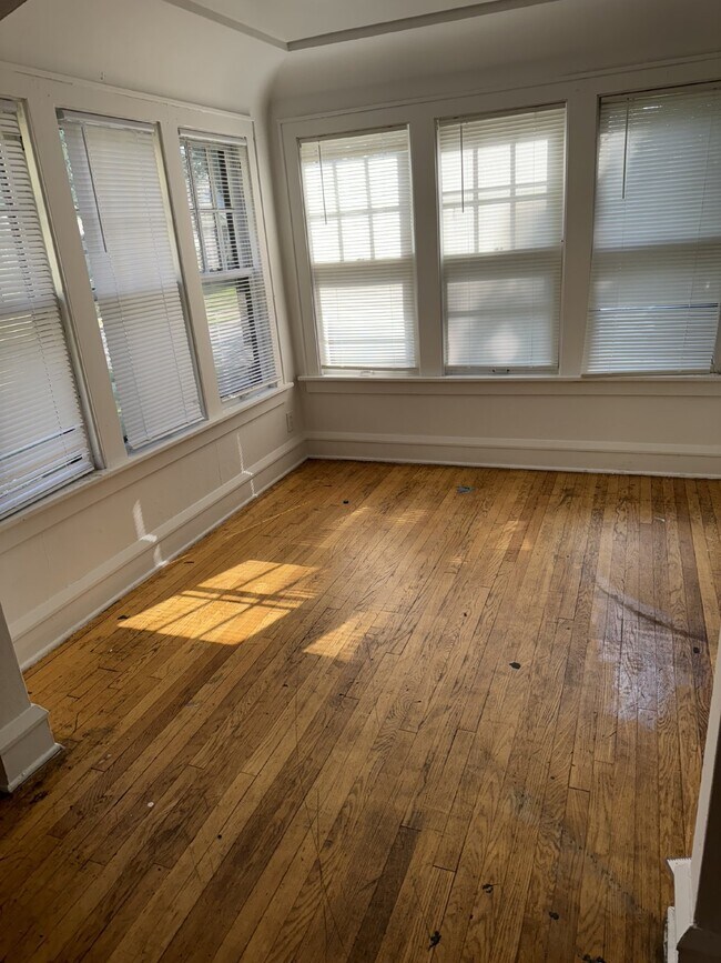 Photo - 4 Bedroom / 1 Bathroom