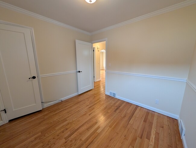 Photo - 449 Van Buren St