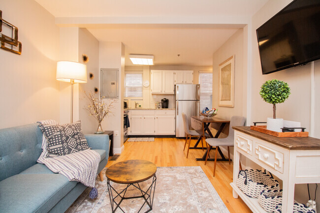 Building Photo - 23 Jay St Unit B Rental