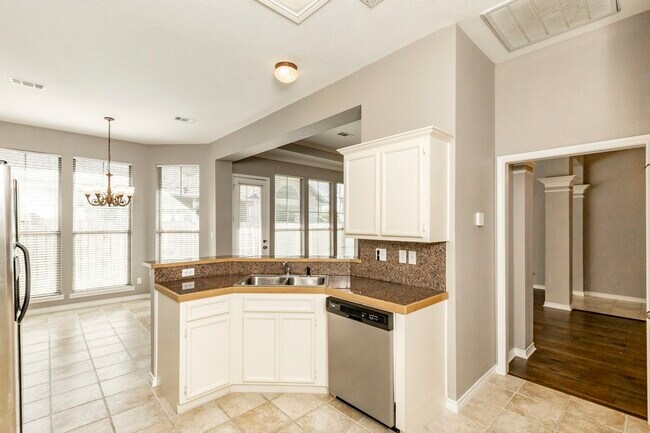 Photo - 434 Harbor Oaks Dr