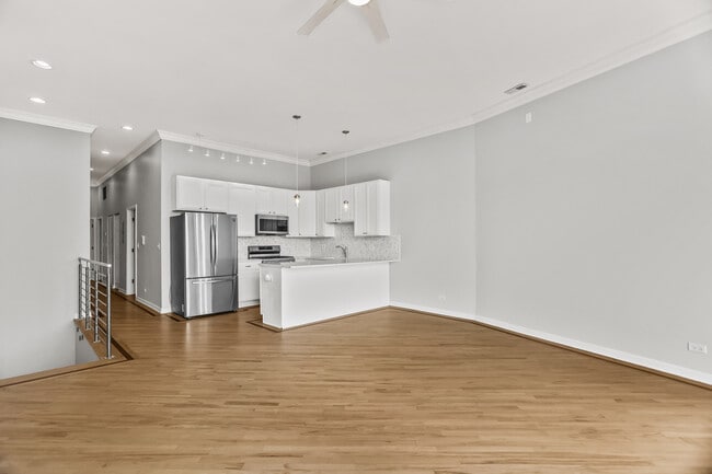 Photo - 2625 W Chicago Ave