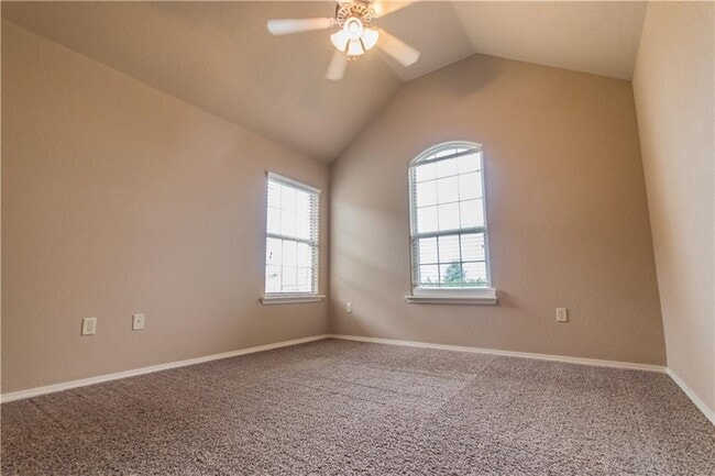 Photo - 3007 SW Gumleaf Rd