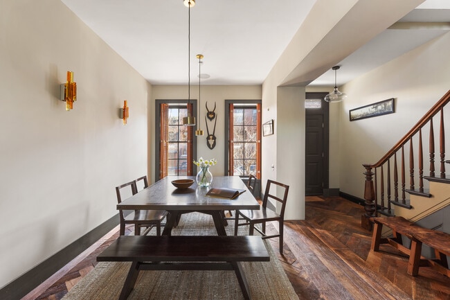 Photo - 165 Coffey St