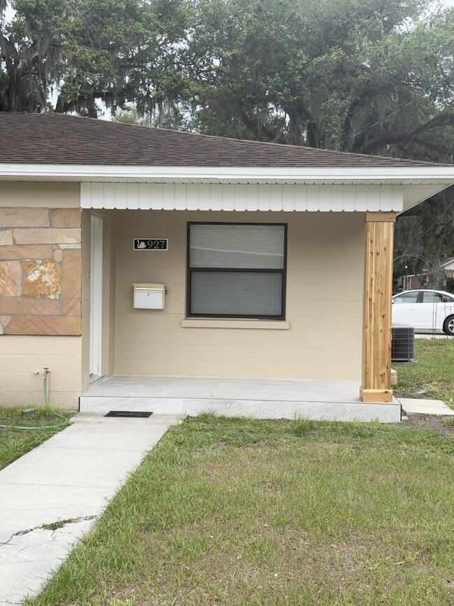 Photo - 927 E Walnut St