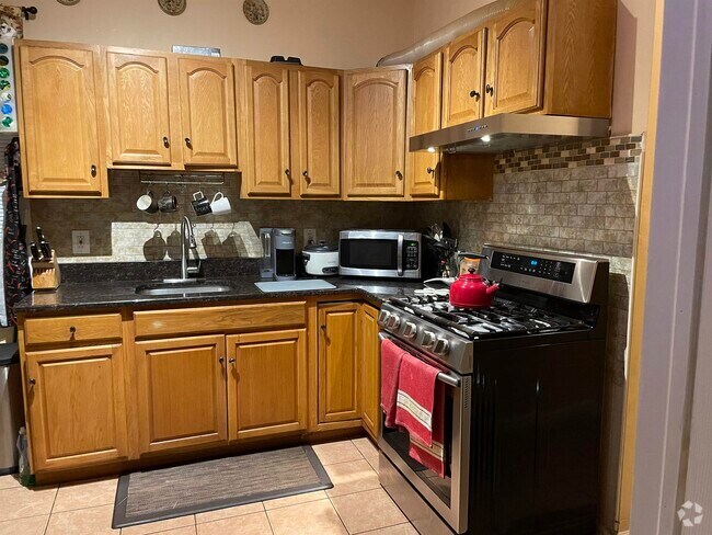 Building Photo - 221 Claremont Ave Unit 1 Rental