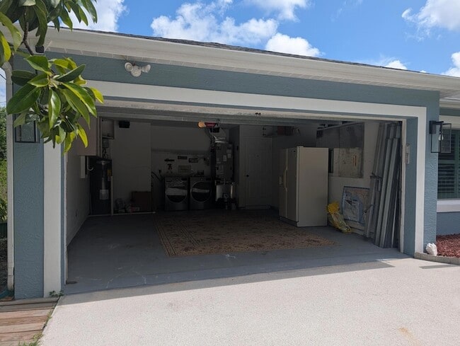 Photo - 625 Coconut Ave N