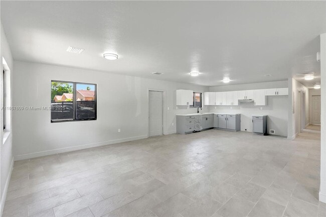 Photo - 861 NW 6th Ave