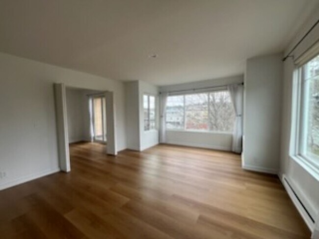 Photo - **Bright & Updated 2-Bedroom Condo with Water View in Friday Harbor!** Unit 201