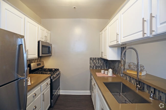 1BR, 1BA-Kitchen