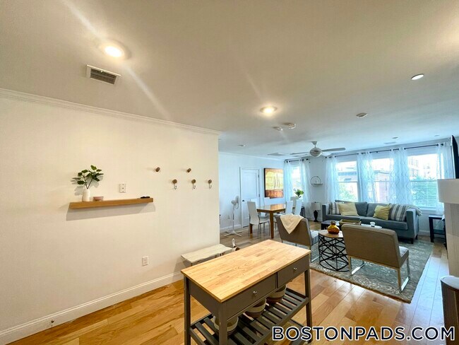 Photo - 1008 Tremont St Unit 5