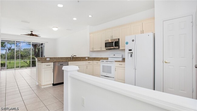 Photo - 880 Hampton Cir