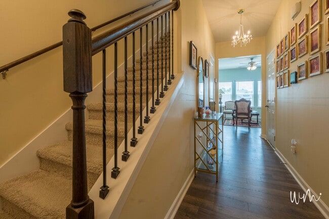 Photo - 3 bed and 2.5 bath house with 2 car garage near ETSU