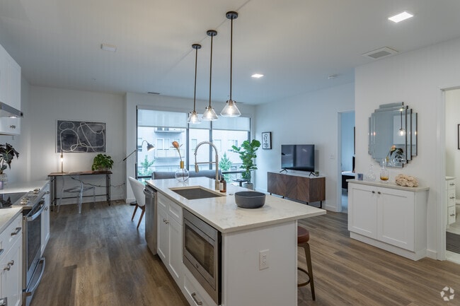 1BD, 1BA - 838SF