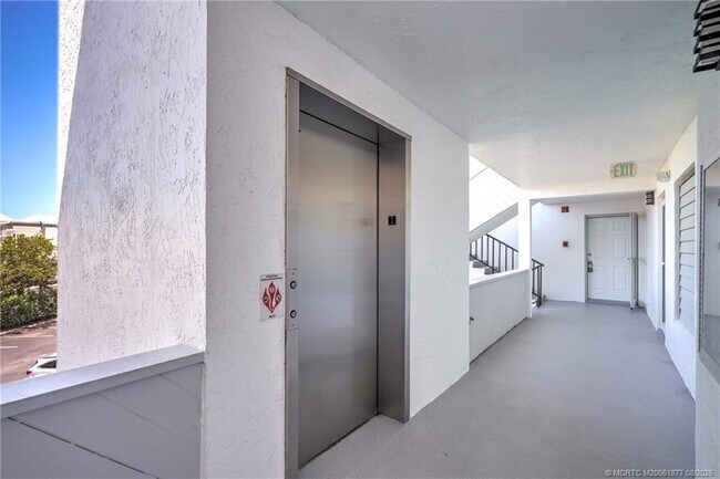 Photo - 390 NE Edgewater Dr Unit 304