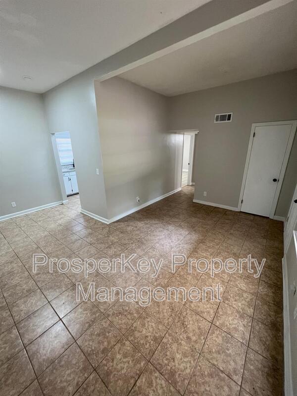 Photo - 905 Wright Dr
