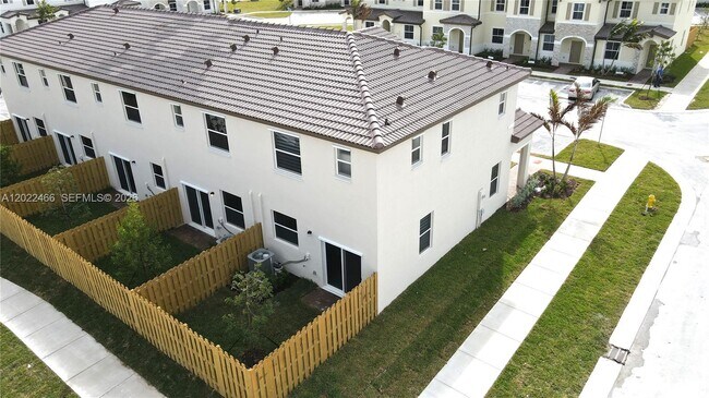2617 SE 28th Dr