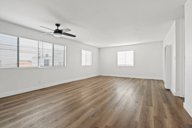 Photo - 525 W. 8th St.
