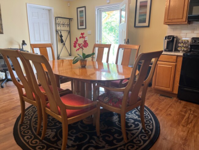 Photo - 207 Sawmill Ln